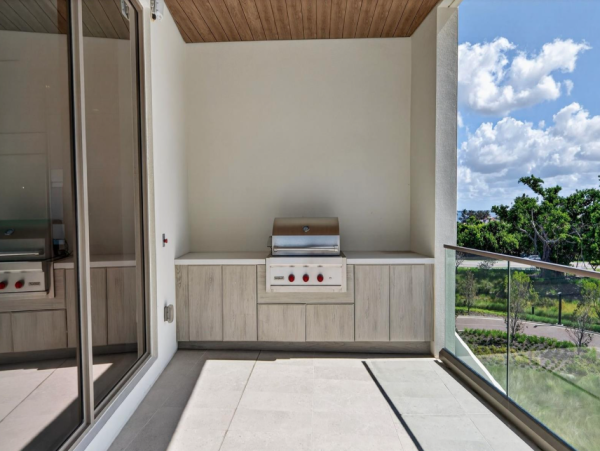 Coastal Luxury Retreat in Longboat Key - 2-Bedroom Condo Stunning Views